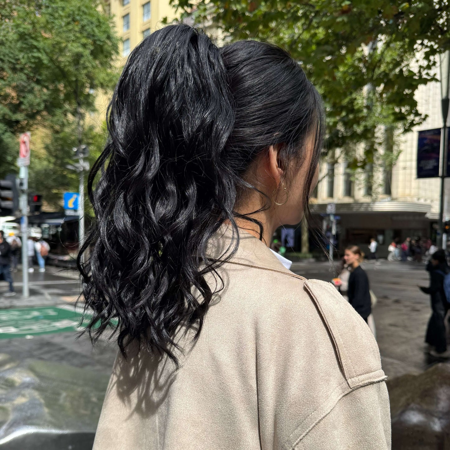 Ponytail - 16 inch wavy ponytail